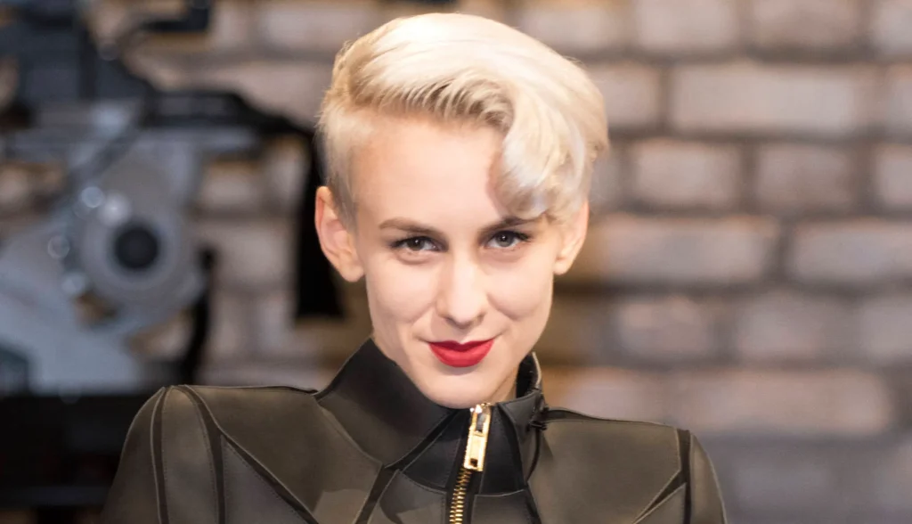 Lisa Eckhart und ihr Lebensgefährte: Ein Blick hinter die private Seite der Kabarettistin